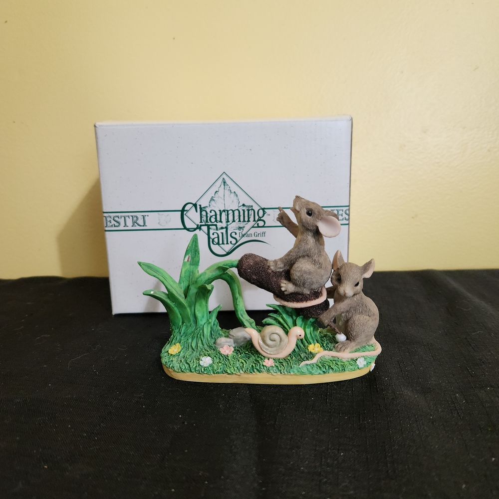 Charming Tails Silvestri "Cattail Catapult"